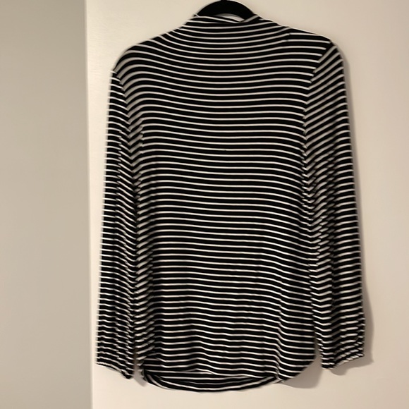 EUC Ann Taylor Mock Neck Balloon sleeve Top - Picture 4 of 9